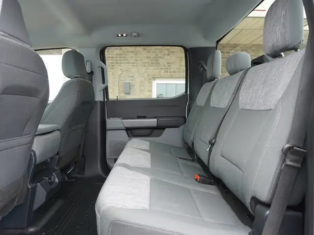 2023 Ford F-350 PREMIUM GODZILLA 7.3L V8 XLT 4x4 - Photo 35