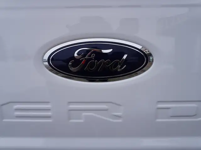 2023 Ford F-350 PREMIUM GODZILLA 7.3L V8 XLT 4x4 - Photo 45