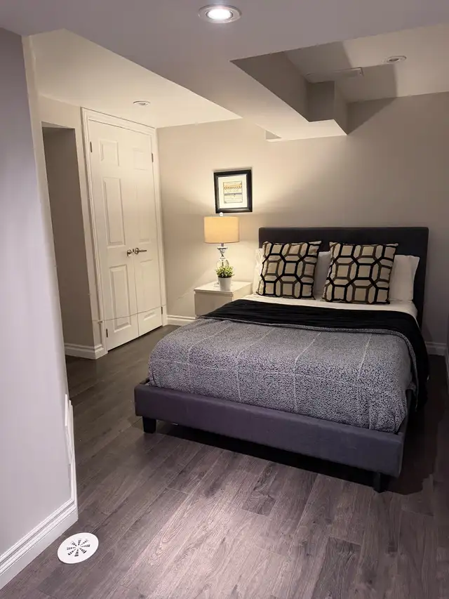 Lovely 2 Bedroom furnished walk out - Photo 6