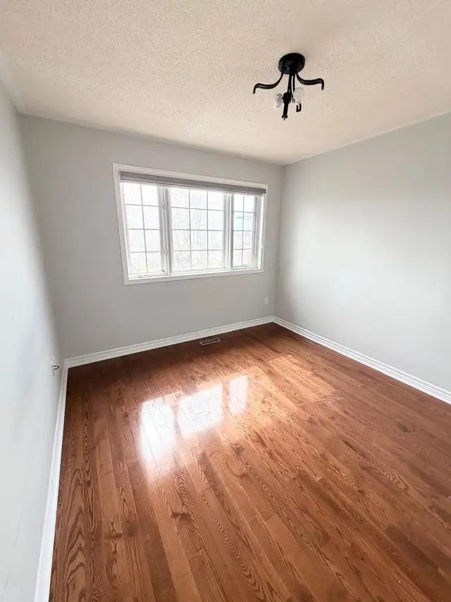 Private room for rent in 3 bedroom house for couple or 2 girls - Photo 2