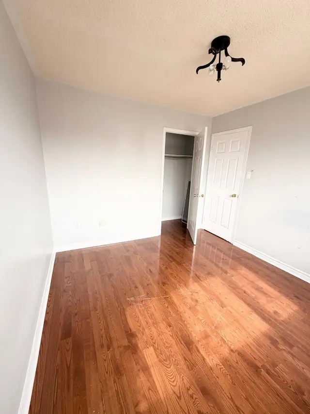 Private room for rent in 3 bedroom house for couple or 2 girls - Photo 4