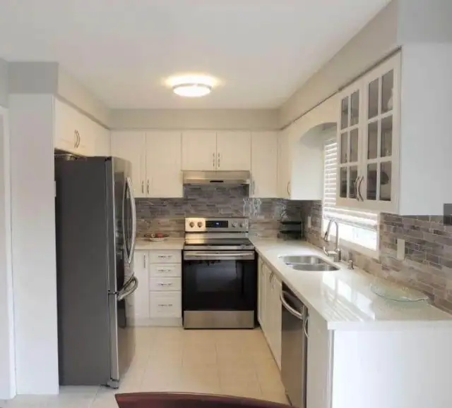 Private room for rent in 3 bedroom house for couple or 2 girls - Photo 5