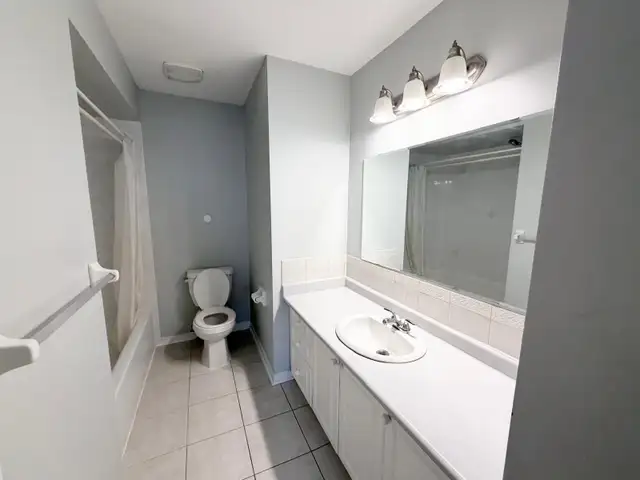 Private room for rent in 3 bedroom house for couple or 2 girls - Photo 6