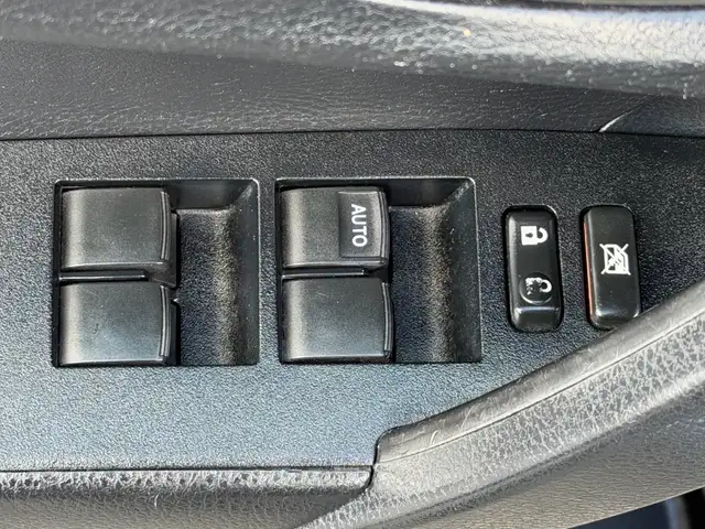 2014 Toyota Corolla 4dr Sdn Auto CE, Reliable, Fuel Efficient, F - Photo 19