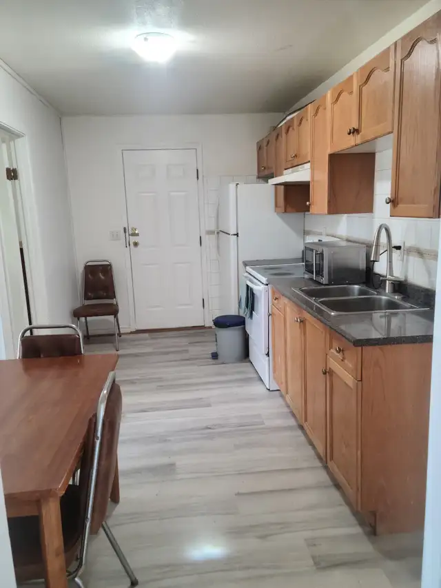 Beautiful place near public transit - Photo 2