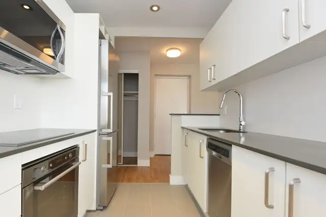 renovated one bedroom, eglinton and dvp - ID 3243