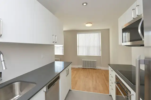 renovated one bedroom, eglinton and dvp - ID 3243 - Photo 2