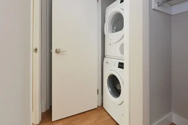 renovated one bedroom, eglinton and dvp - ID 3243 - Photo 8