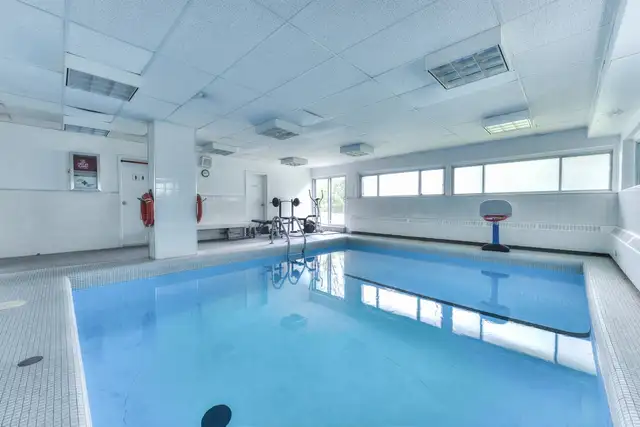 Beautiful  1-Bedroom - metro Cote-Vertu Apartment for Rent - 115 - Photo 9