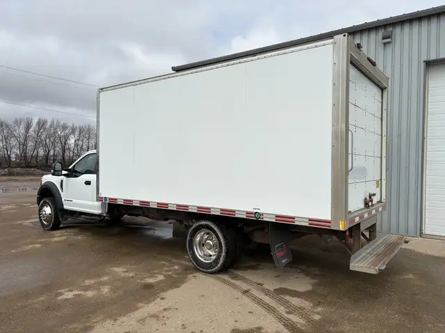 2018 Ford F-550 Reg Cab Cube XLT RWD 6.7L - Clean Title - Photo 2