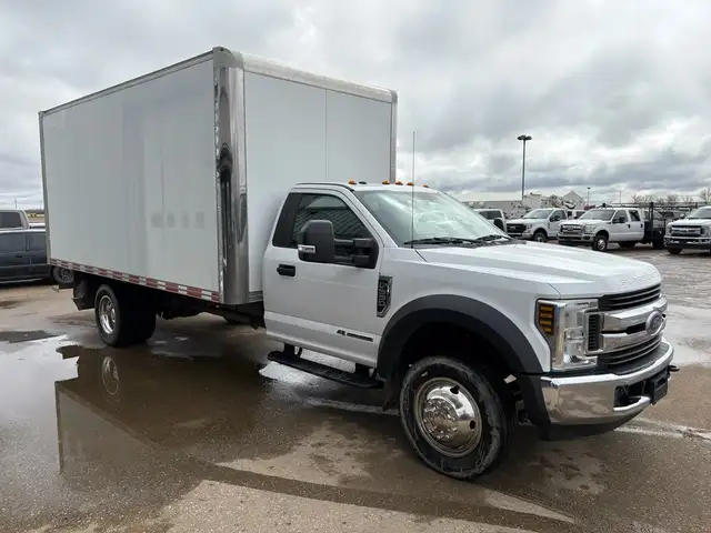 2018 Ford F-550 Reg Cab Cube XLT RWD 6.7L - Clean Title - Photo 3