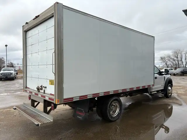 2018 Ford F-550 Reg Cab Cube XLT RWD 6.7L - Clean Title - Photo 4