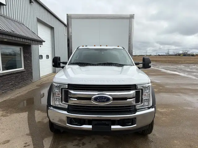 2018 Ford F-550 Reg Cab Cube XLT RWD 6.7L - Clean Title - Photo 5