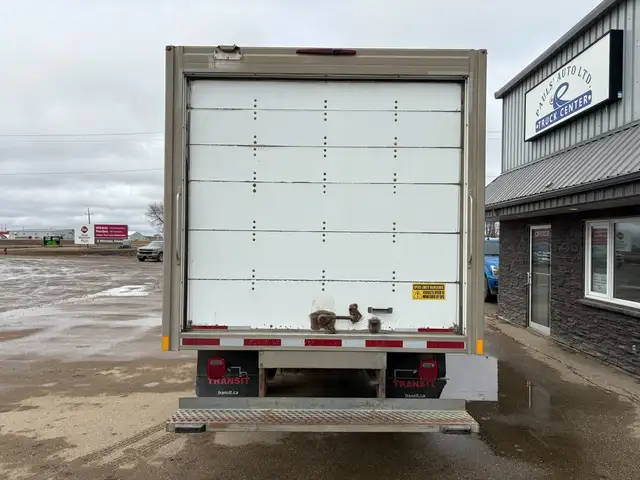 2018 Ford F-550 Reg Cab Cube XLT RWD 6.7L - Clean Title - Photo 6