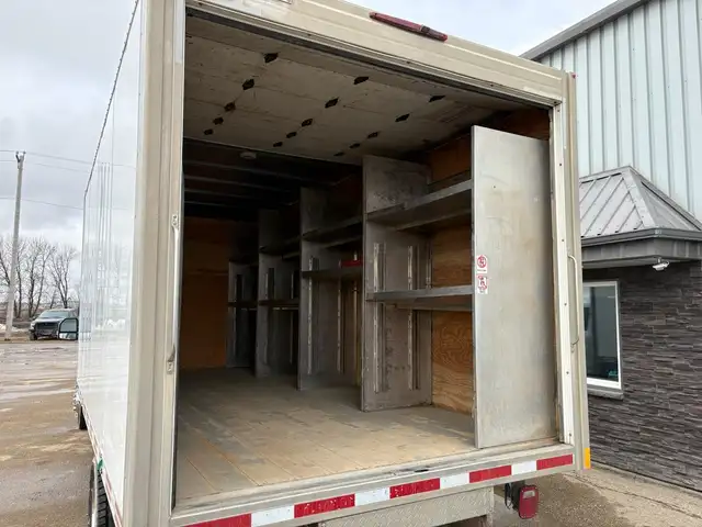 2018 Ford F-550 Reg Cab Cube XLT RWD 6.7L - Clean Title - Photo 7