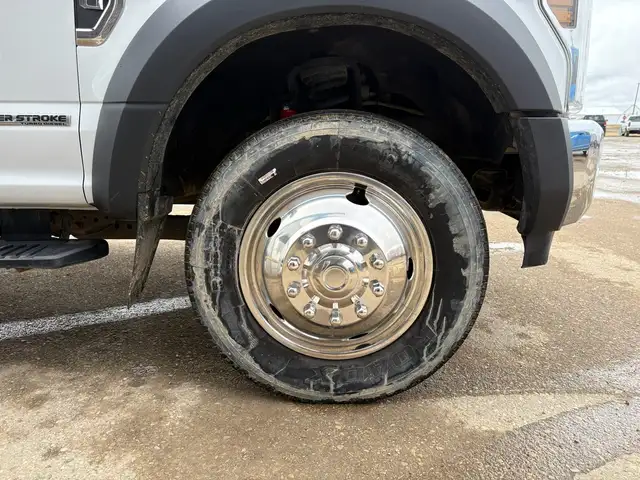 2018 Ford F-550 Reg Cab Cube XLT RWD 6.7L - Clean Title - Photo 9