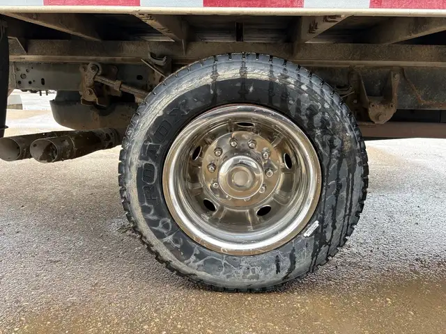 2018 Ford F-550 Reg Cab Cube XLT RWD 6.7L - Clean Title - Photo 10