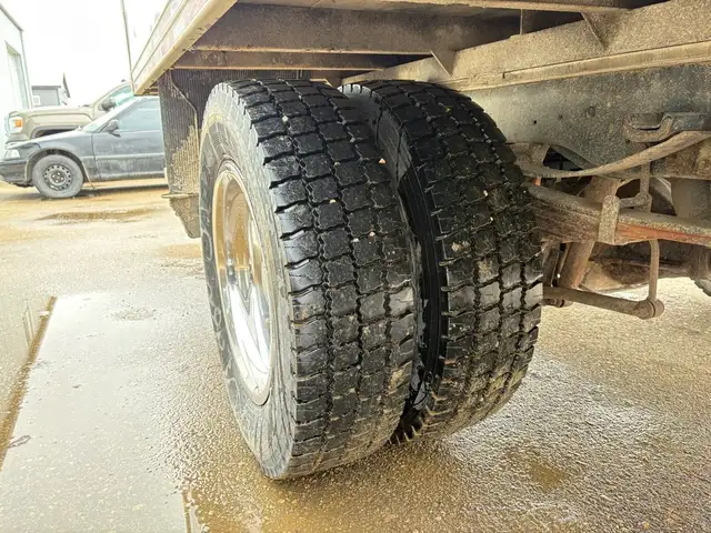 2018 Ford F-550 Reg Cab Cube XLT RWD 6.7L - Clean Title - Photo 11