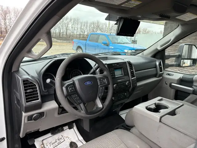 2018 Ford F-550 Reg Cab Cube XLT RWD 6.7L - Clean Title - Photo 12