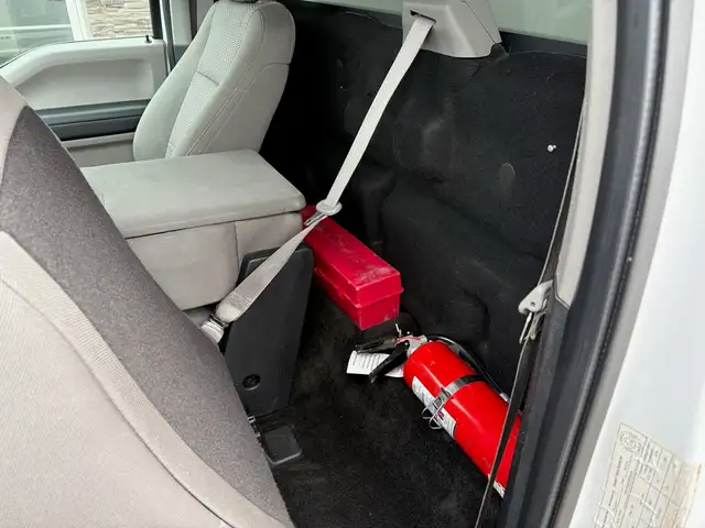 2018 Ford F-550 Reg Cab Cube XLT RWD 6.7L - Clean Title - Photo 14