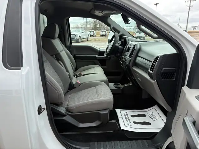 2018 Ford F-550 Reg Cab Cube XLT RWD 6.7L - Clean Title - Photo 15