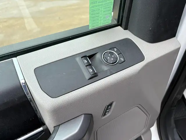 2018 Ford F-550 Reg Cab Cube XLT RWD 6.7L - Clean Title - Photo 16