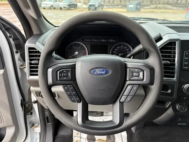 2018 Ford F-550 Reg Cab Cube XLT RWD 6.7L - Clean Title - Photo 17