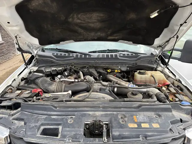 2018 Ford F-550 Reg Cab Cube XLT RWD 6.7L - Clean Title - Photo 19