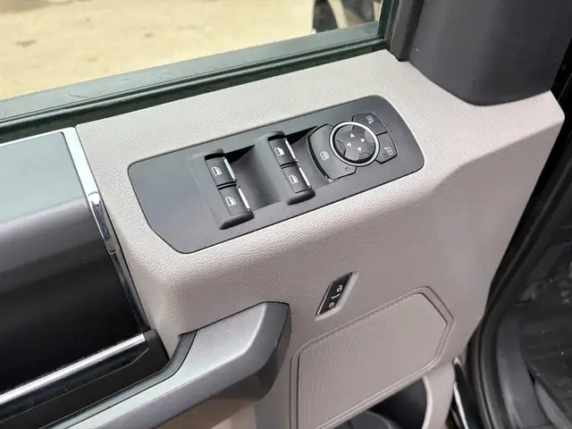 2017 Ford F-150 Crew Cab 4X4 XTR 5L - Rebuilt Title - Photo 16