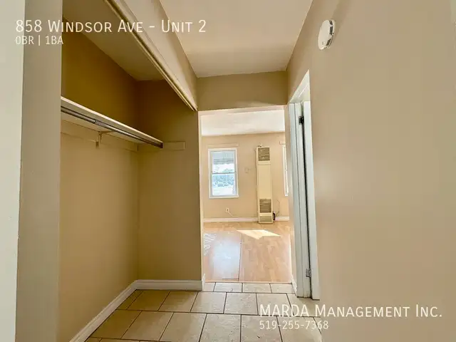 RENOVATED BACHELOR UNIT IN DOWNTOWN WINDSOR  GAS - Photo 4