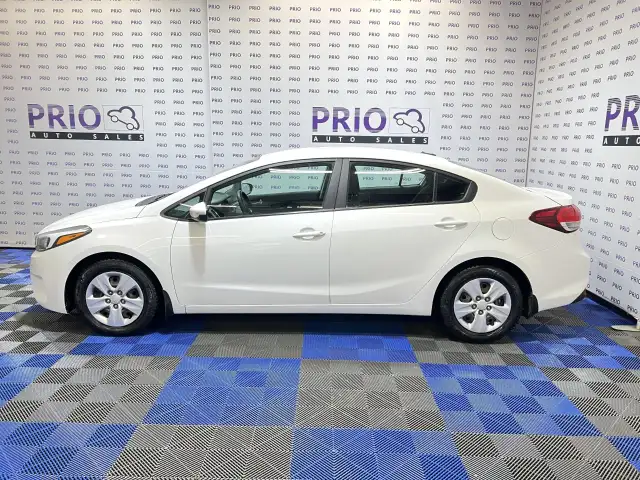 2018 Kia Forte - Photo 2