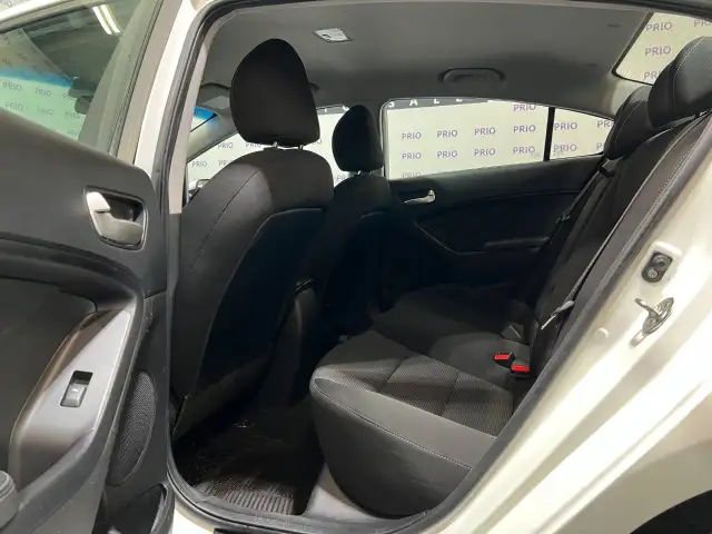 2018 Kia Forte - Photo 16