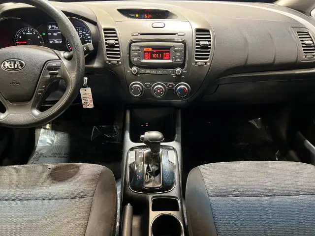 2018 Kia Forte - Photo 24