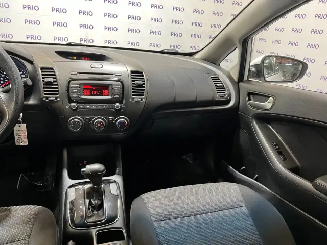 2018 Kia Forte - Photo 29