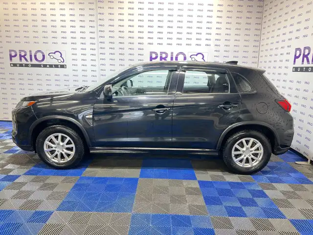 2021 Mitsubishi RVR - Photo 2