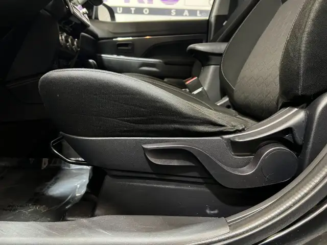 2021 Mitsubishi RVR - Photo 13