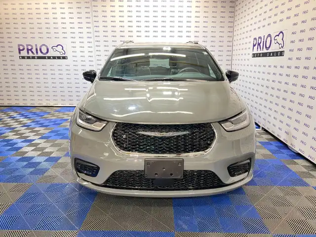 2025 Chrysler Pacifica - Photo 8