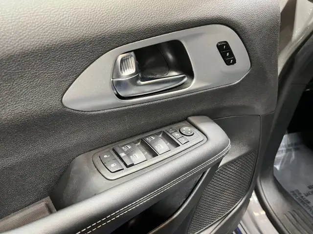 2025 Chrysler Pacifica - Photo 10