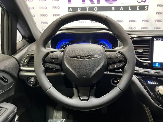 2025 Chrysler Pacifica - Photo 22