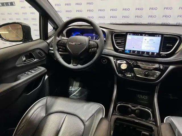 2025 Chrysler Pacifica - Photo 30