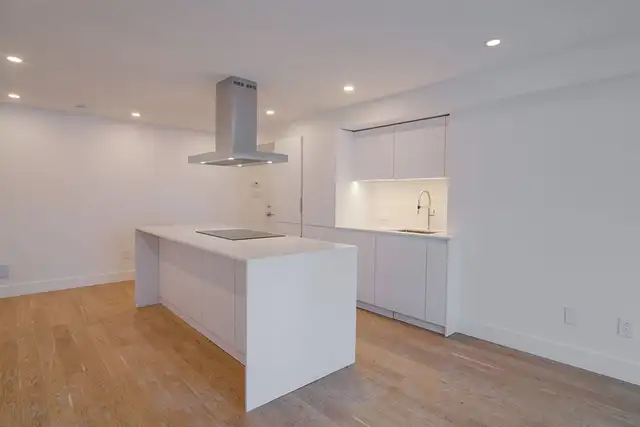 modern three-bed, two-bath apartment near Peel - ID 3174 - Photo 3