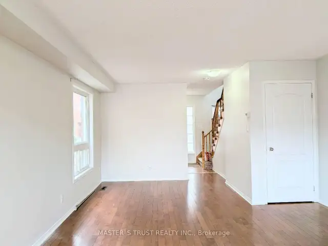 Semi-Detached Town House 2-Storey Home in Newmarket for rent - Photo 3