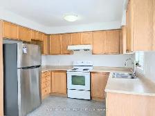 Semi-Detached Town House 2-Storey Home in Newmarket for rent - Photo 4