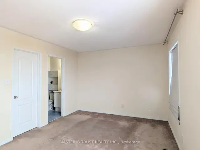 Semi-Detached Town House 2-Storey Home in Newmarket for rent - Photo 7