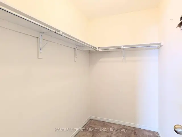 Semi-Detached Town House 2-Storey Home in Newmarket for rent - Photo 8