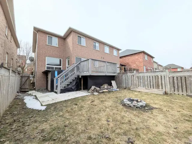 Semi-Detached Town House 2-Storey Home in Newmarket for rent - Photo 10