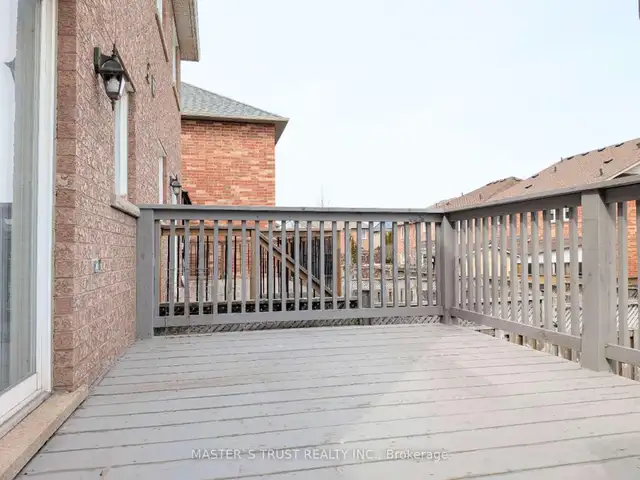Semi-Detached Town House 2-Storey Home in Newmarket for rent - Photo 11