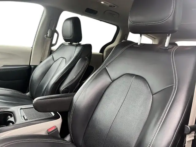 2023 Chrysler Pacifica Touring-L Touring-L | Leather Seats |... - Photo 7