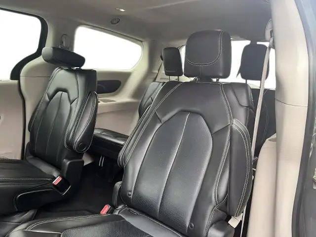 2023 Chrysler Pacifica Touring-L Touring-L | Leather Seats |... - Photo 8