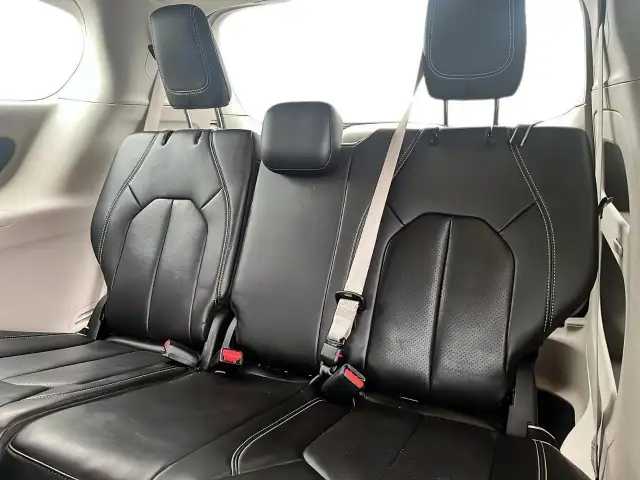 2023 Chrysler Pacifica Touring-L Touring-L | Leather Seats |... - Photo 9